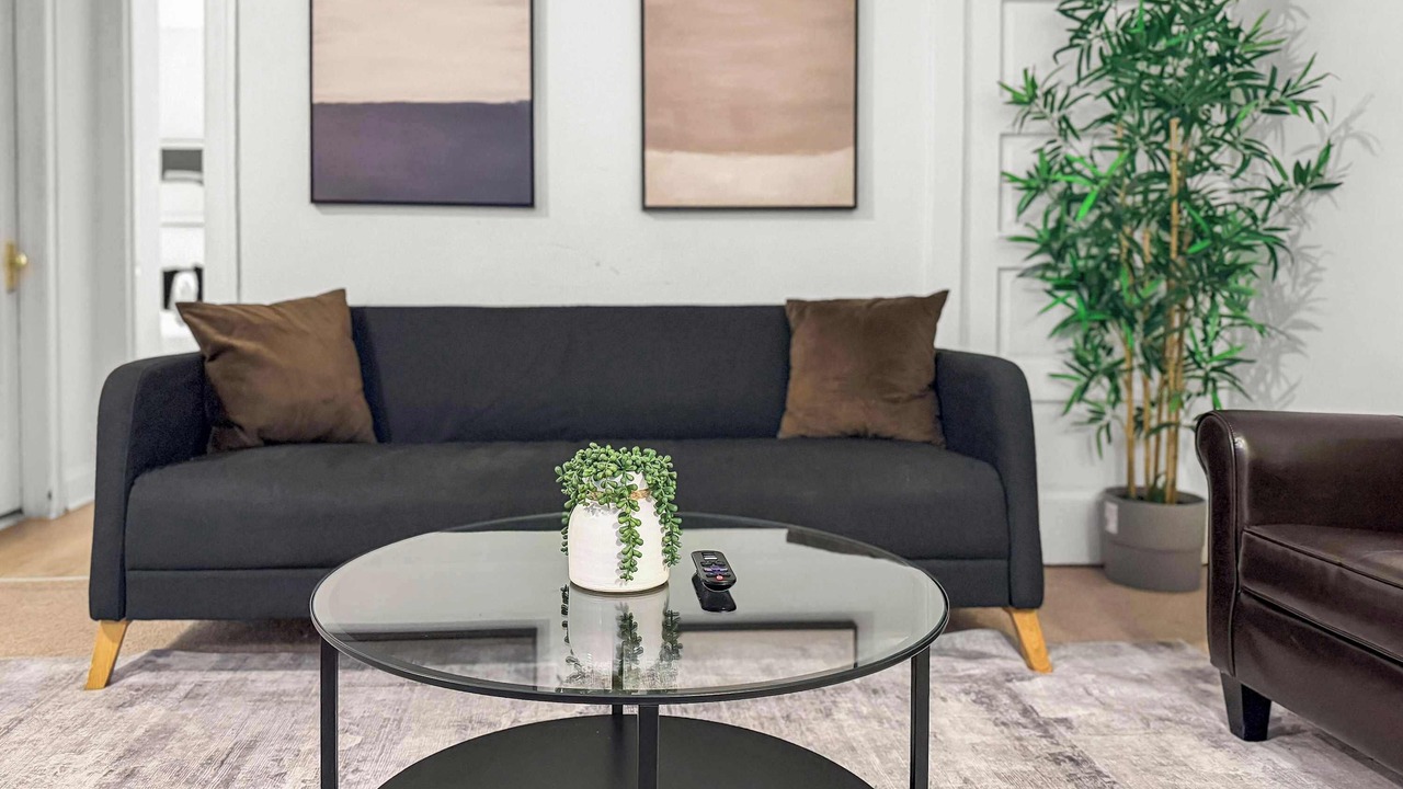 Photo of Livingroom in East Hyde Park