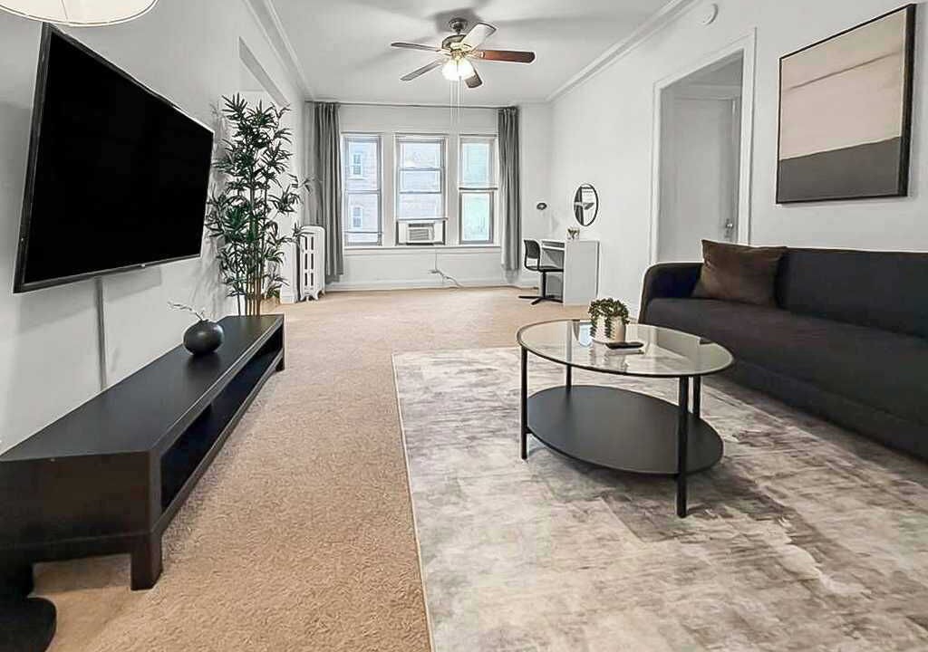 Photo of Livingroom in East Hyde Park