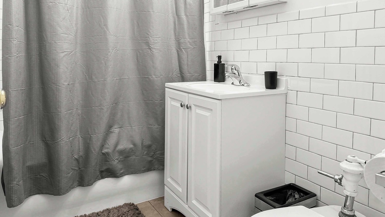 Photo of Bathroom in East Hyde Park