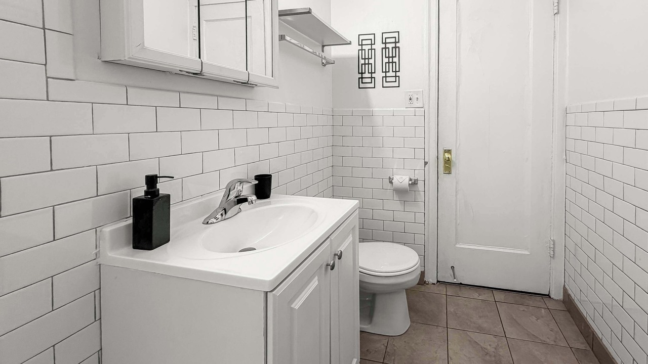 Photo of Bathroom in East Hyde Park