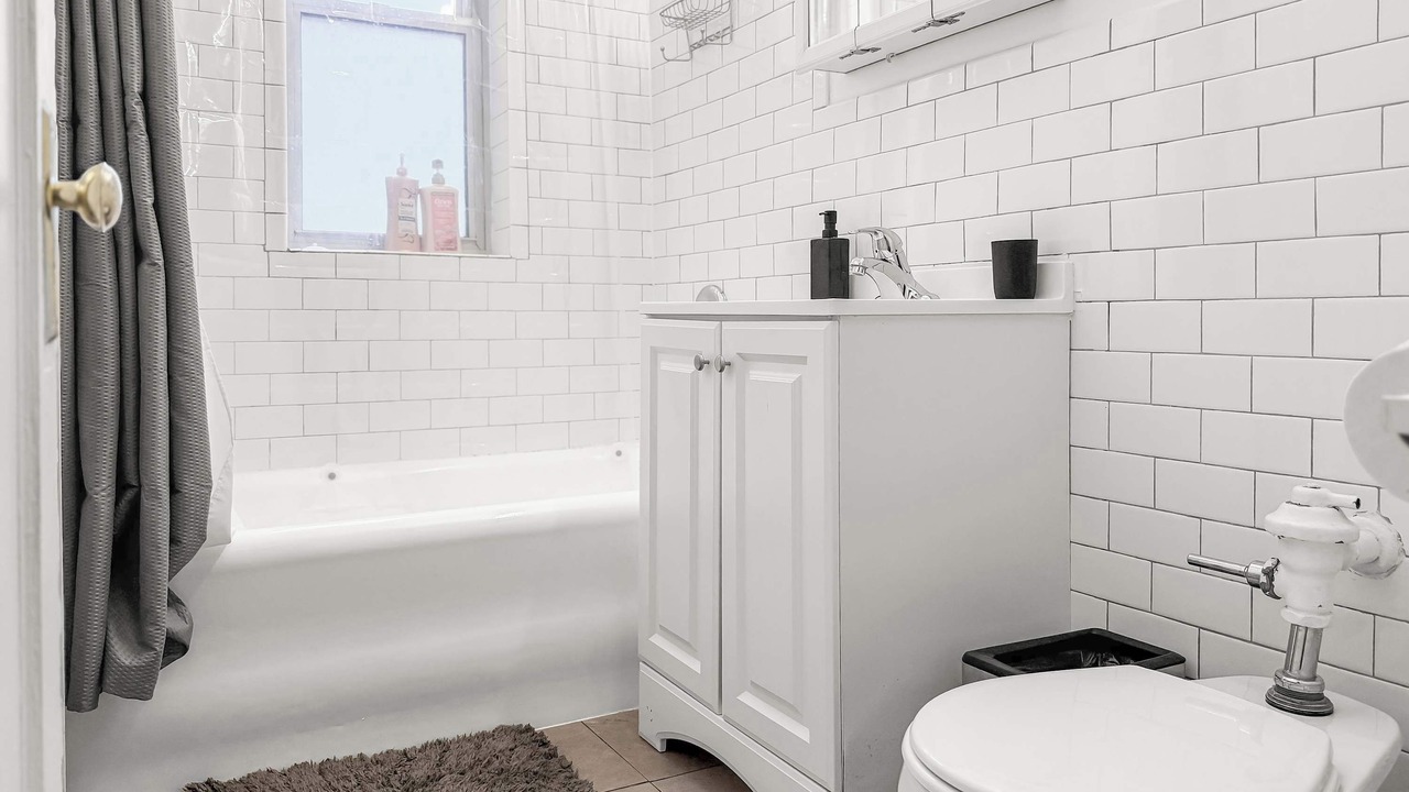 Photo of Bathroom in East Hyde Park