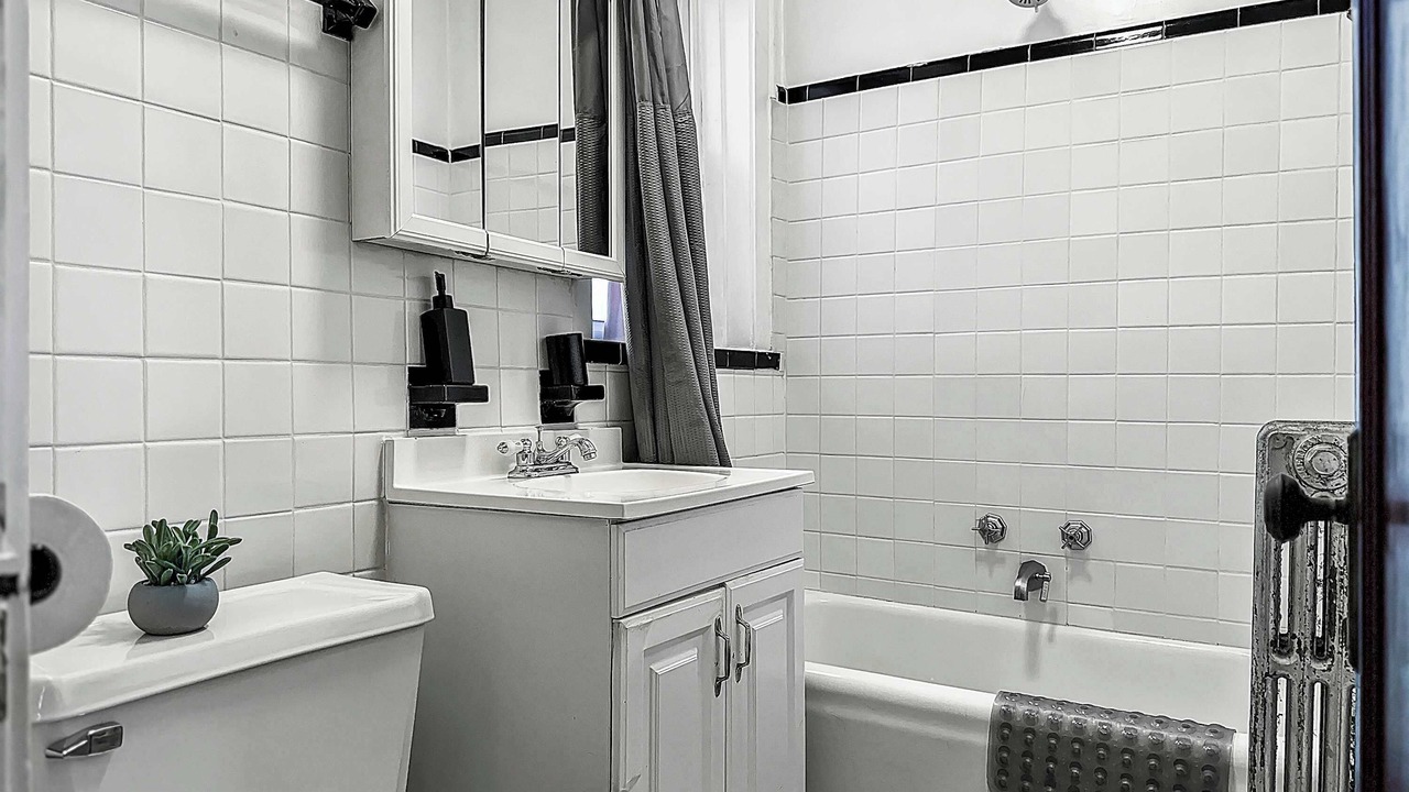 Photo of Bathroom in Old Irving Park