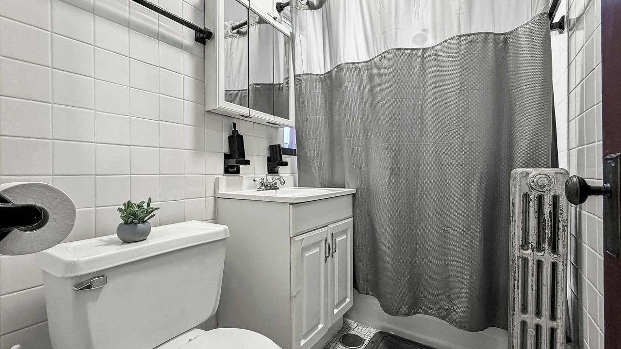 Photo of Bathroom in Old Irving Park