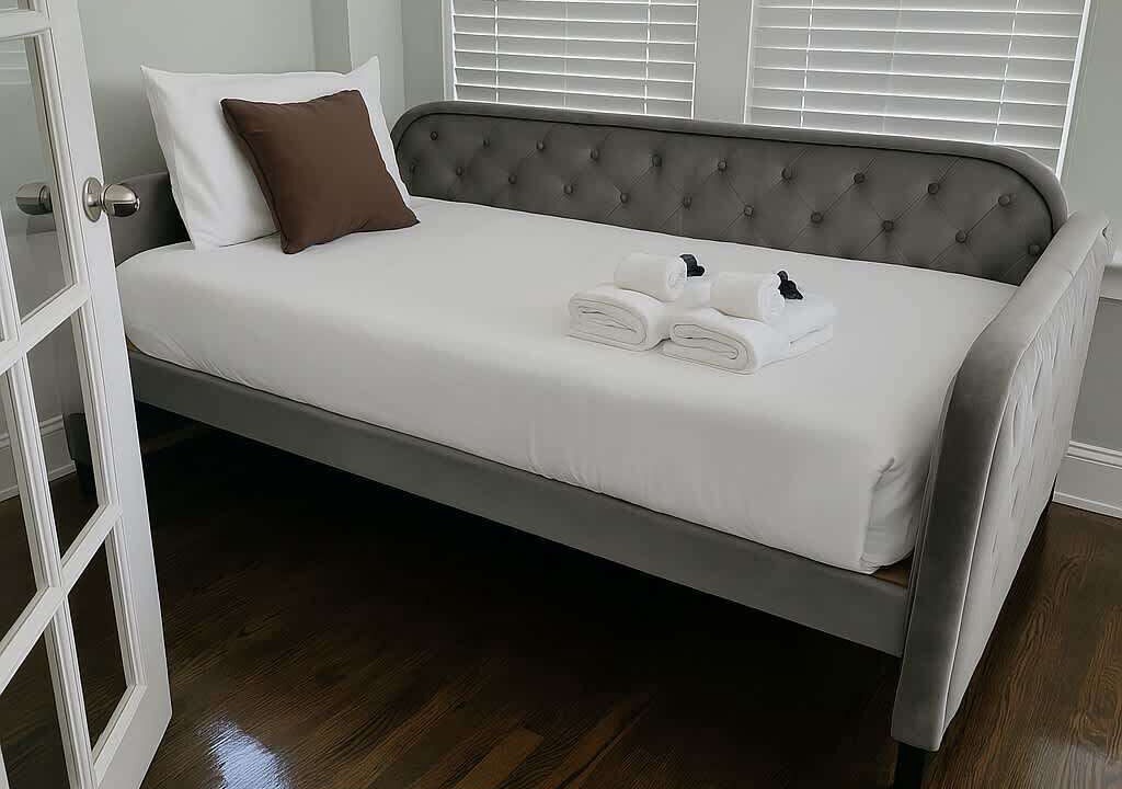 Photo of Bedroom in East Albany Park