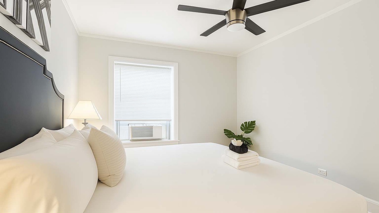 Photo of Bedroom in Lakeview