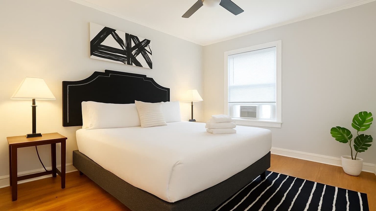 Photo of Bedroom in Lakeview