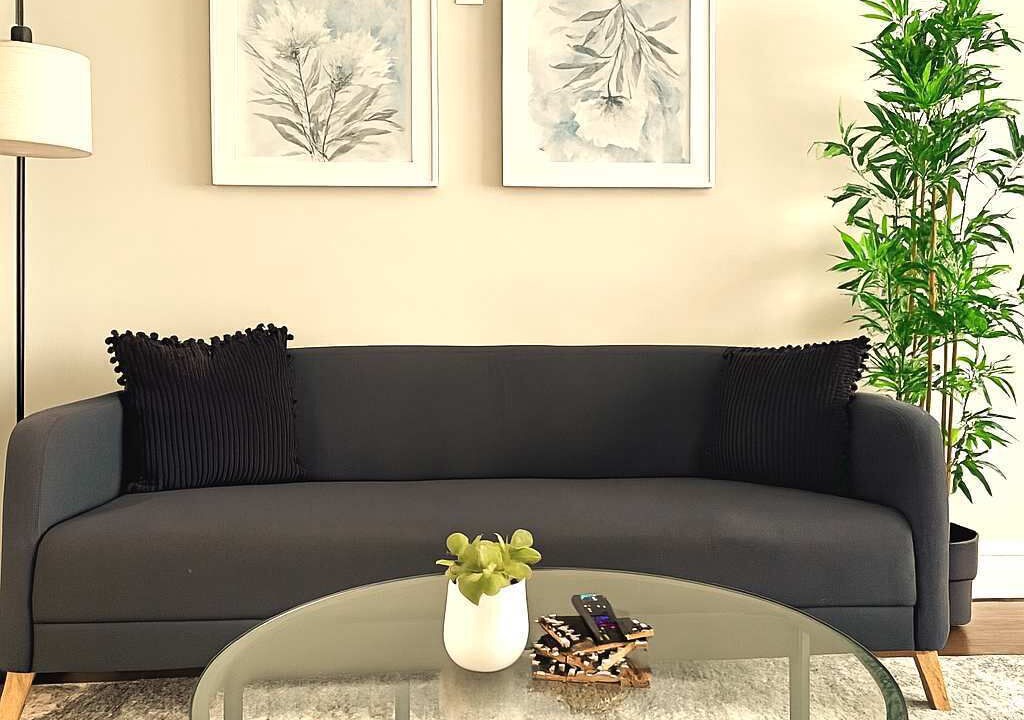 Photo of Livingroom in Ravenswood Manor