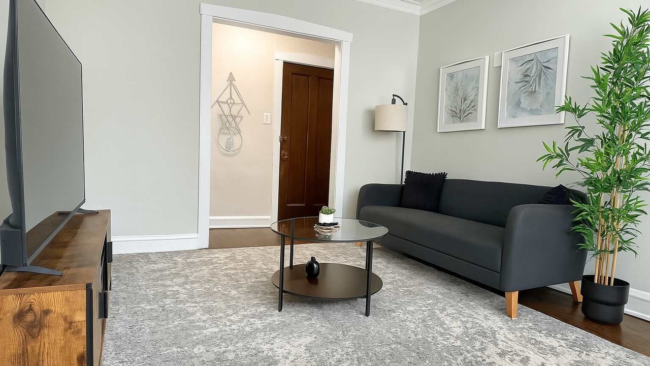 Photo of Livingroom in Ravenswood Manor