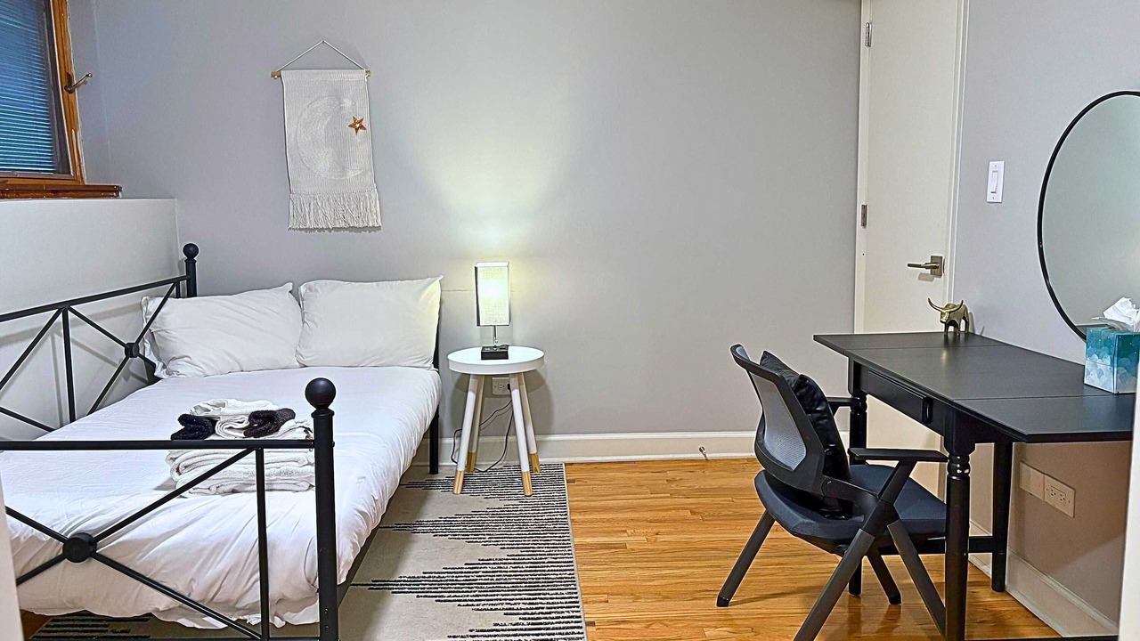 Photo of Bedroom in Lakeview