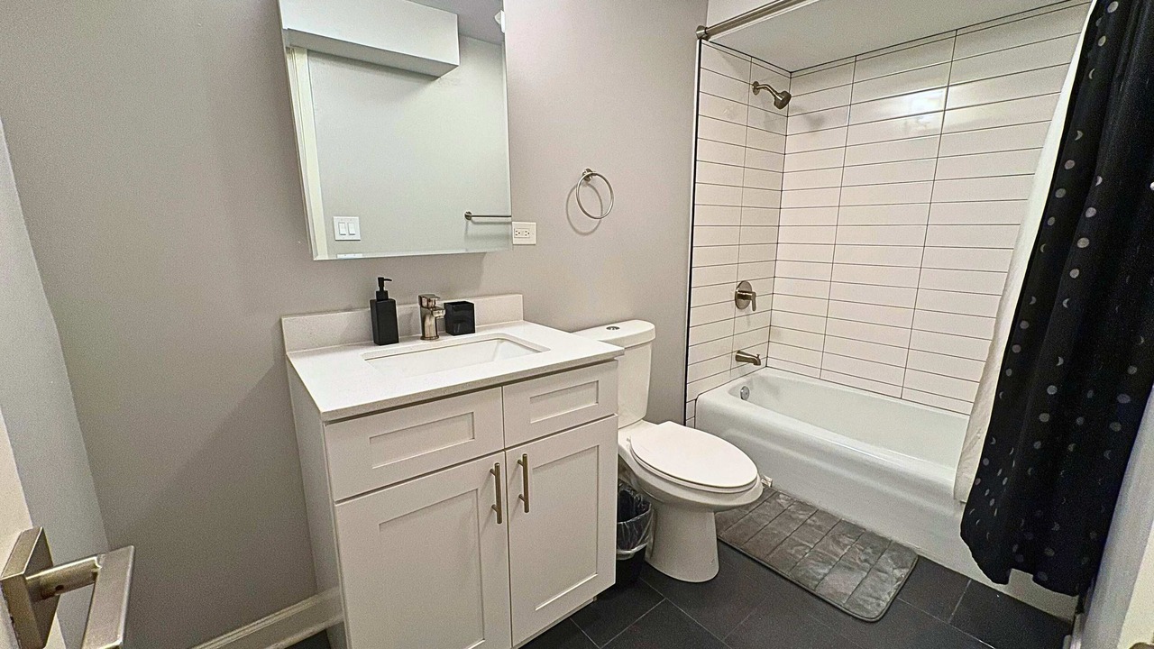 Photo of Bathroom in Lakeview