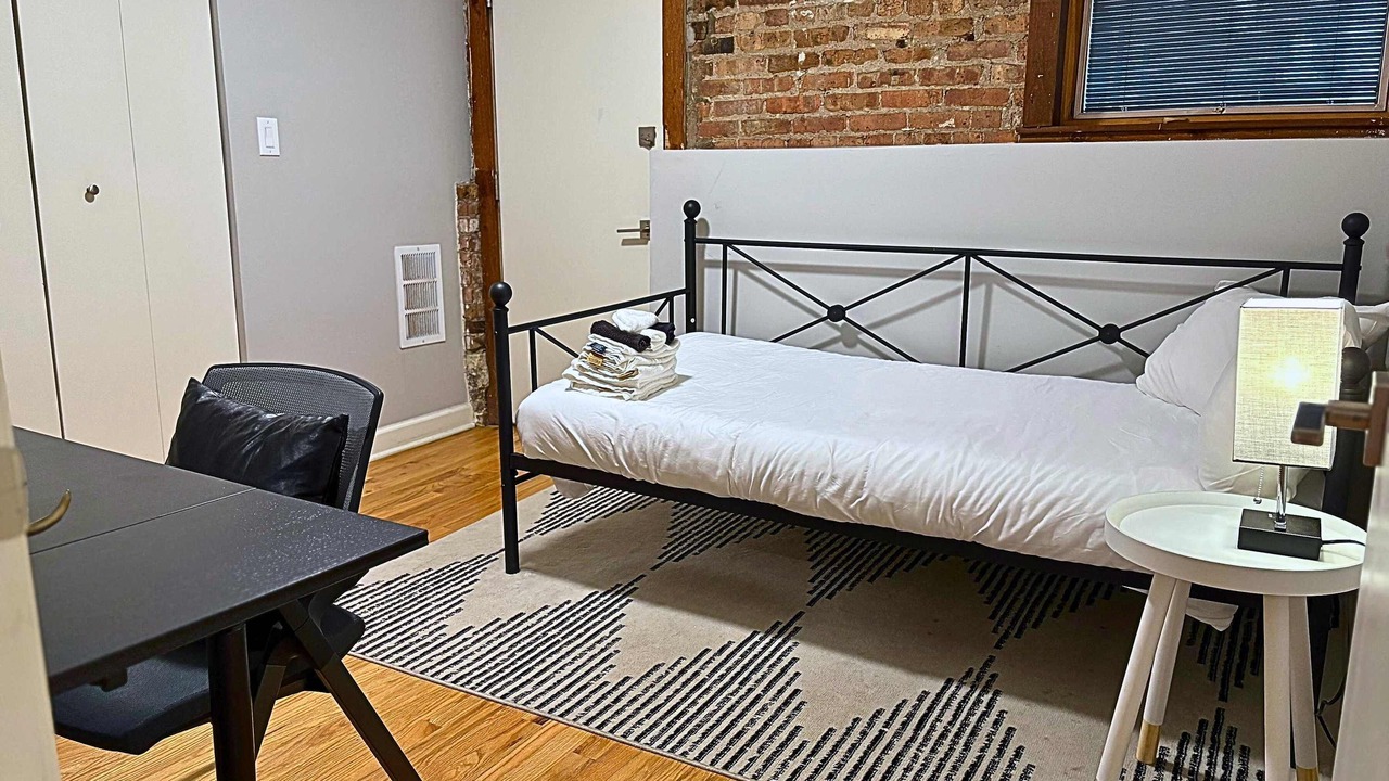 Photo of Bedroom in Lakeview