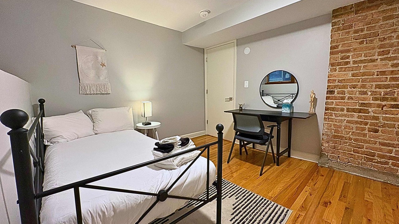 Photo of Bedroom in Lakeview