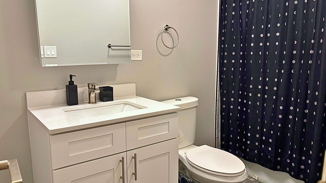 Photo of Bathroom in Lakeview