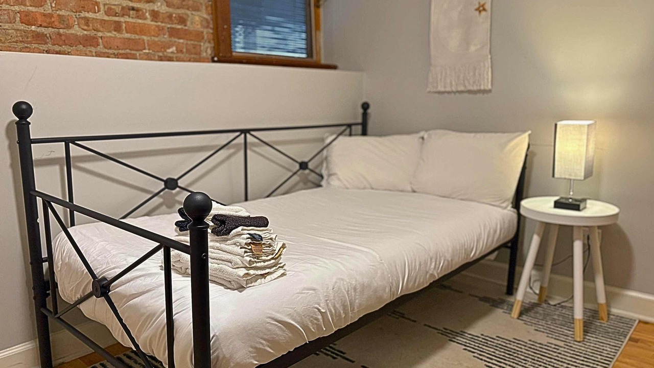 Photo of Bedroom in Lakeview