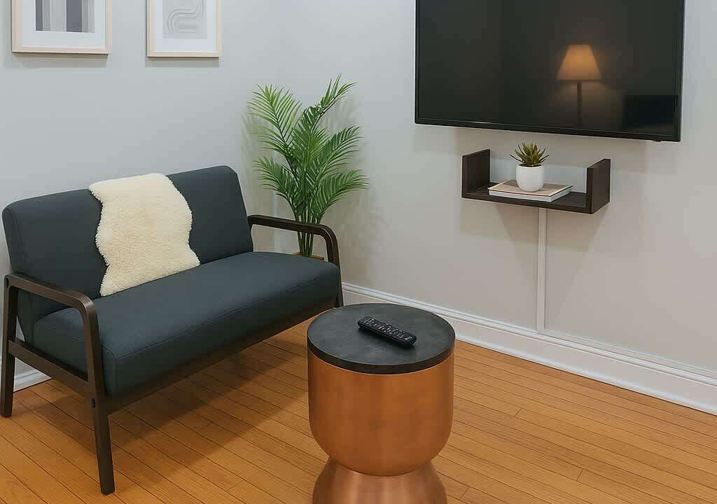 Photo of Livingroom in Lake View East