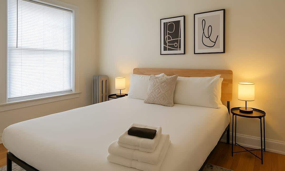 Photo of Bedroom in Rogers Park