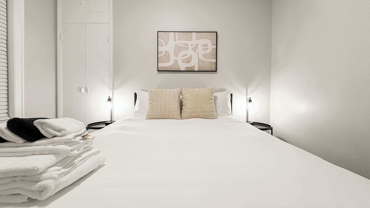 Photo of Bedroom in Rogers Park