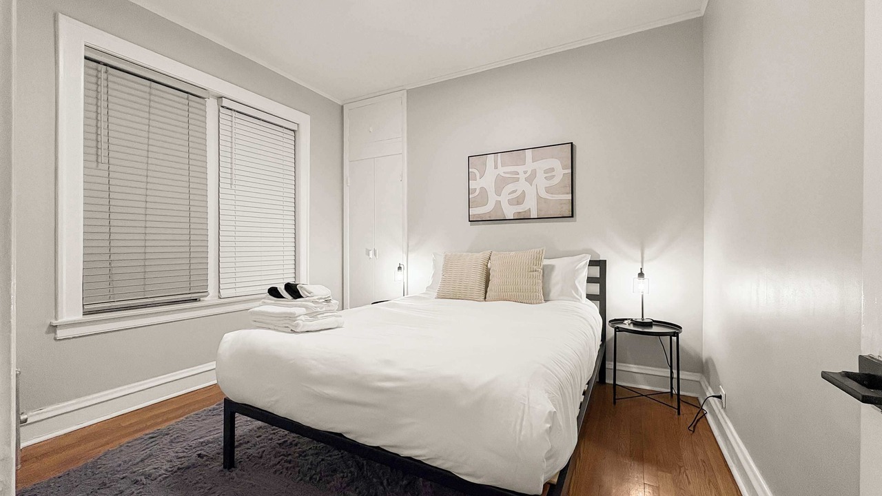 Photo of Bedroom in Rogers Park
