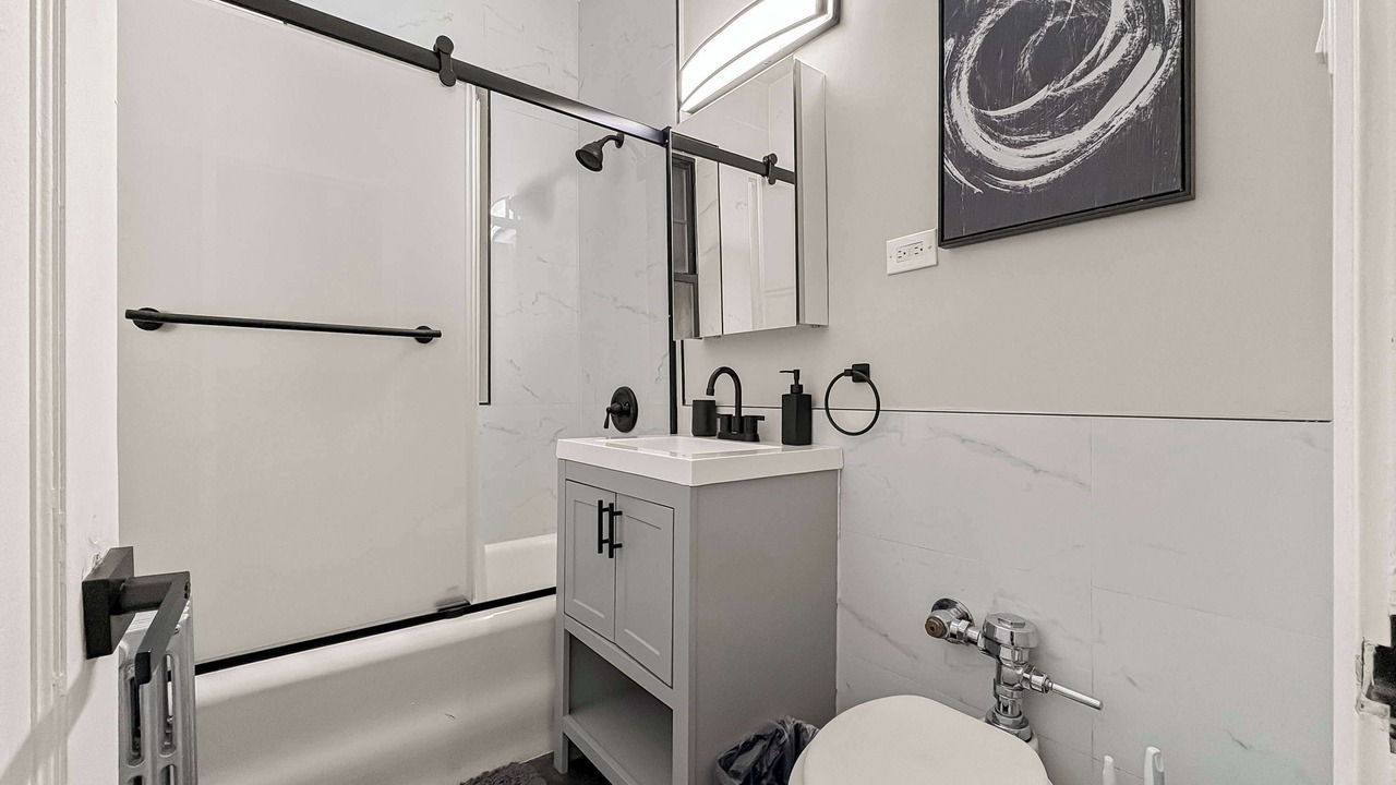 Photo of Bathroom in Rogers Park