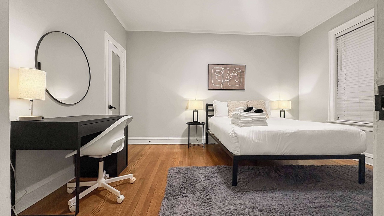 Photo of Bedroom in Rogers Park