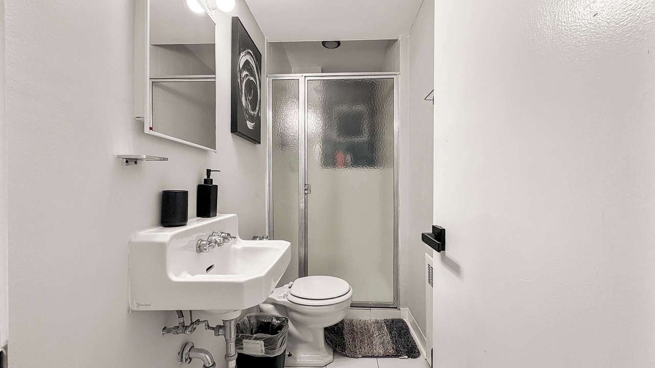 Photo of Bathroom in Rogers Park