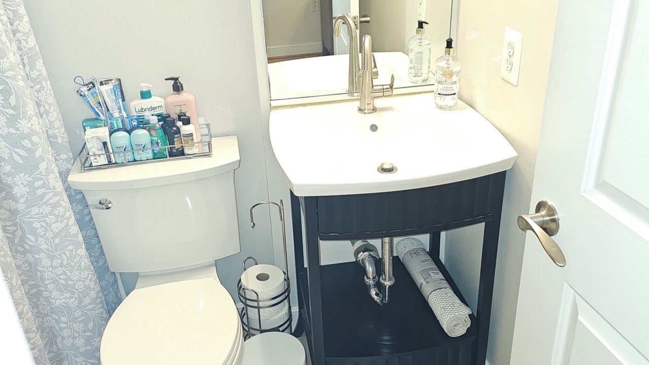 Photo of Bathroom in Cardozo