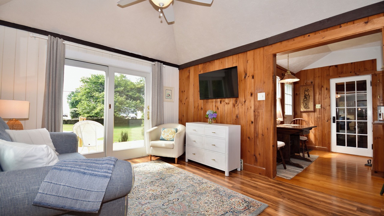Photo of Livingroom in Mattapoisett Center