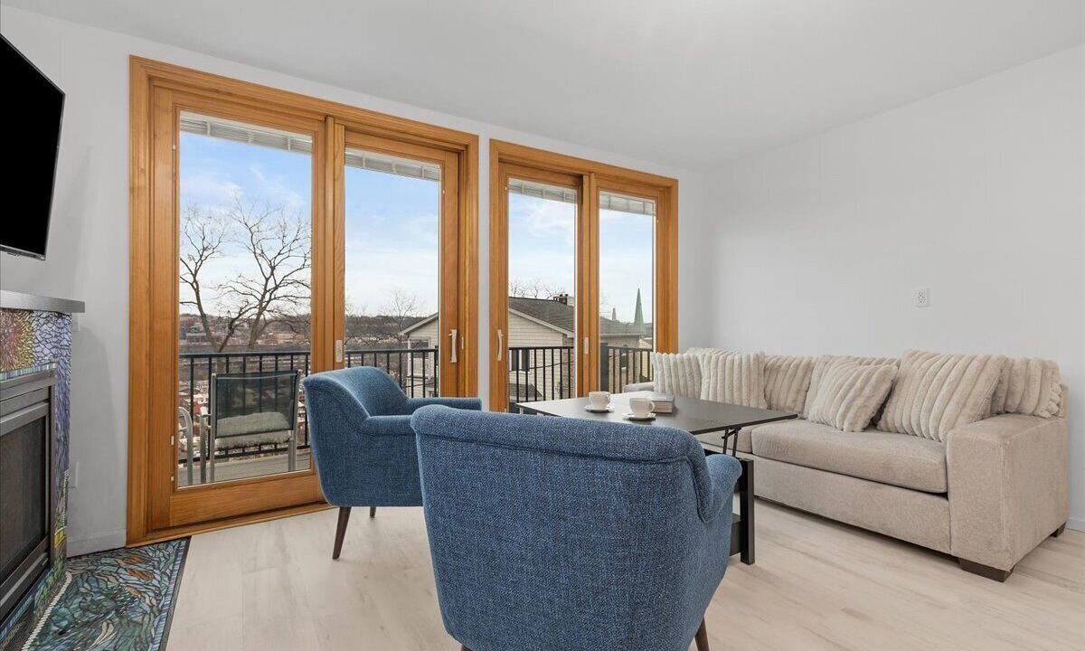 Photo of Livingroom in South Side Slopes