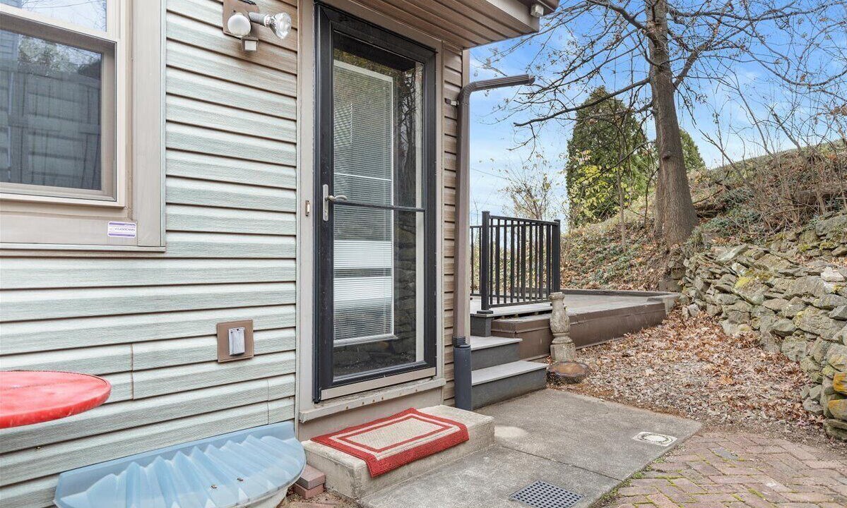 Photo of Patio Balcony in South Side Slopes