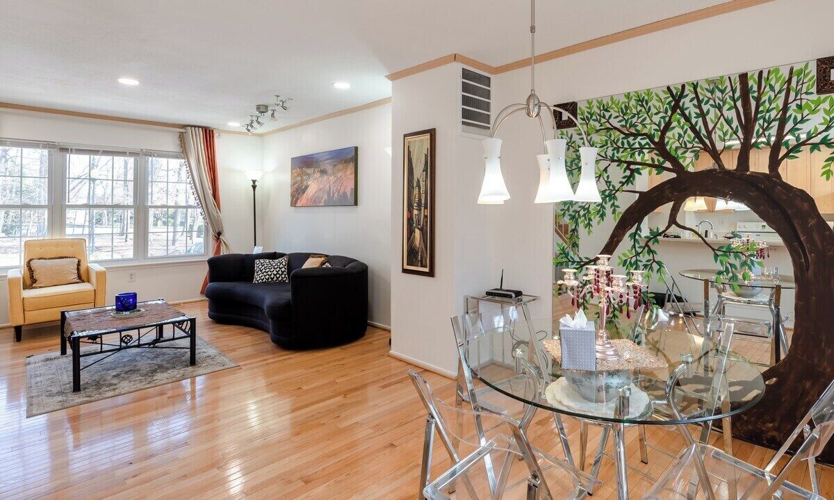 Photo of Livingroom in Reston