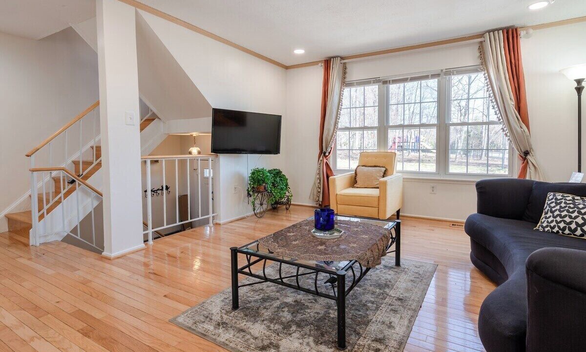 Photo of Livingroom in Reston
