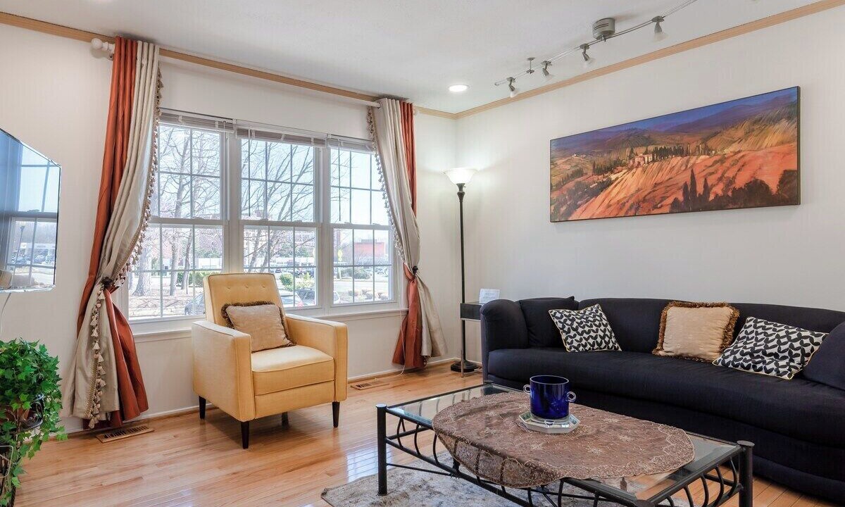 Photo of Livingroom in Reston