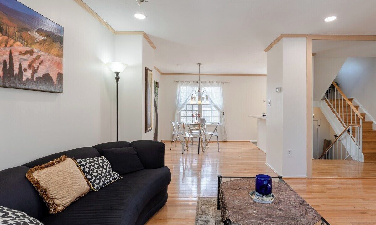 Photo of Livingroom in Reston