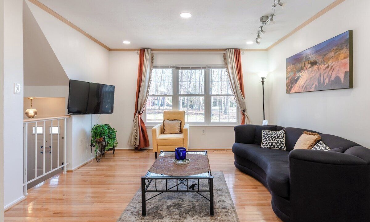 Photo of Livingroom in Reston
