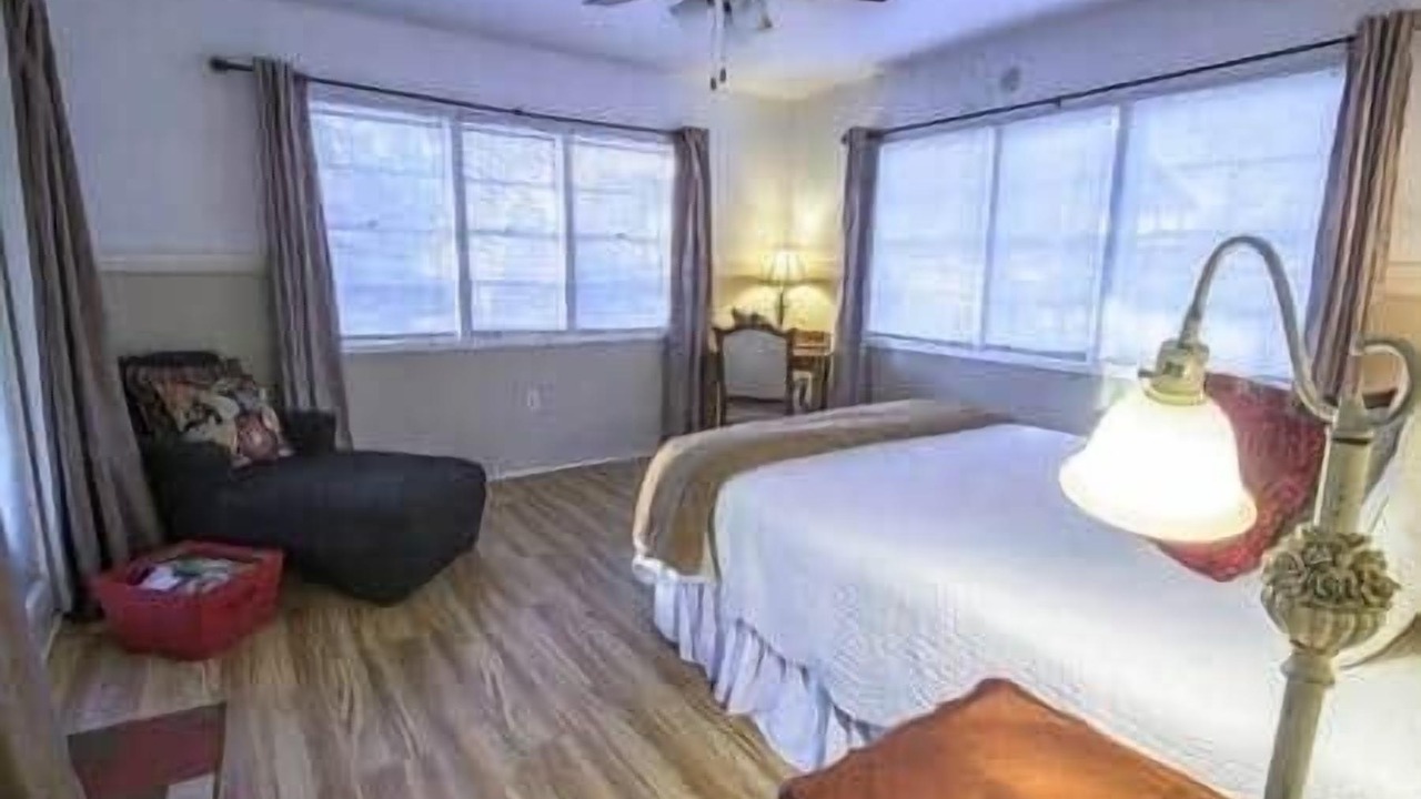 Photo of Bedroom in Karnack