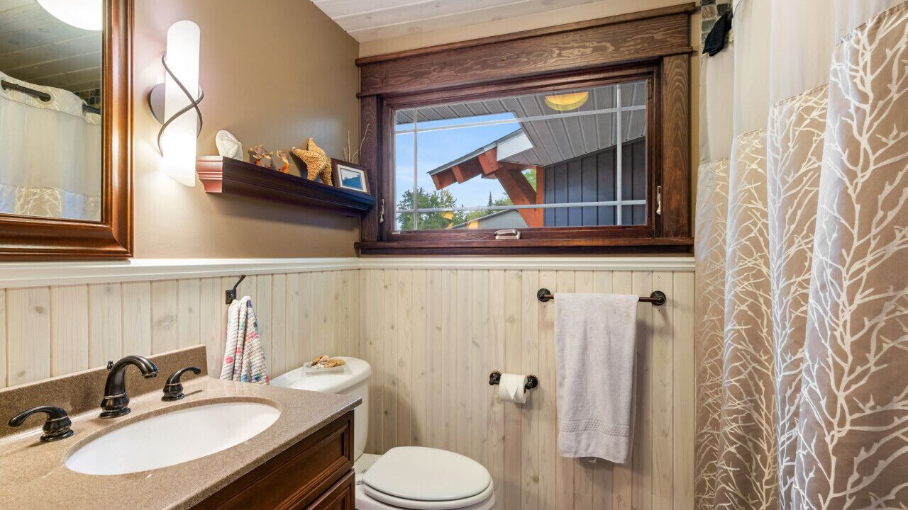 Photo of Bathroom in Brutus