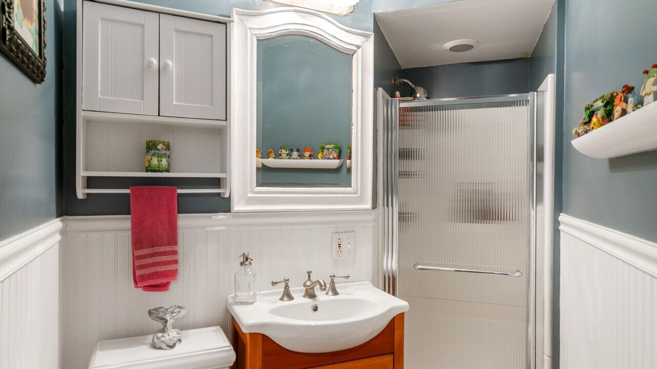 Photo of Bathroom in Brutus