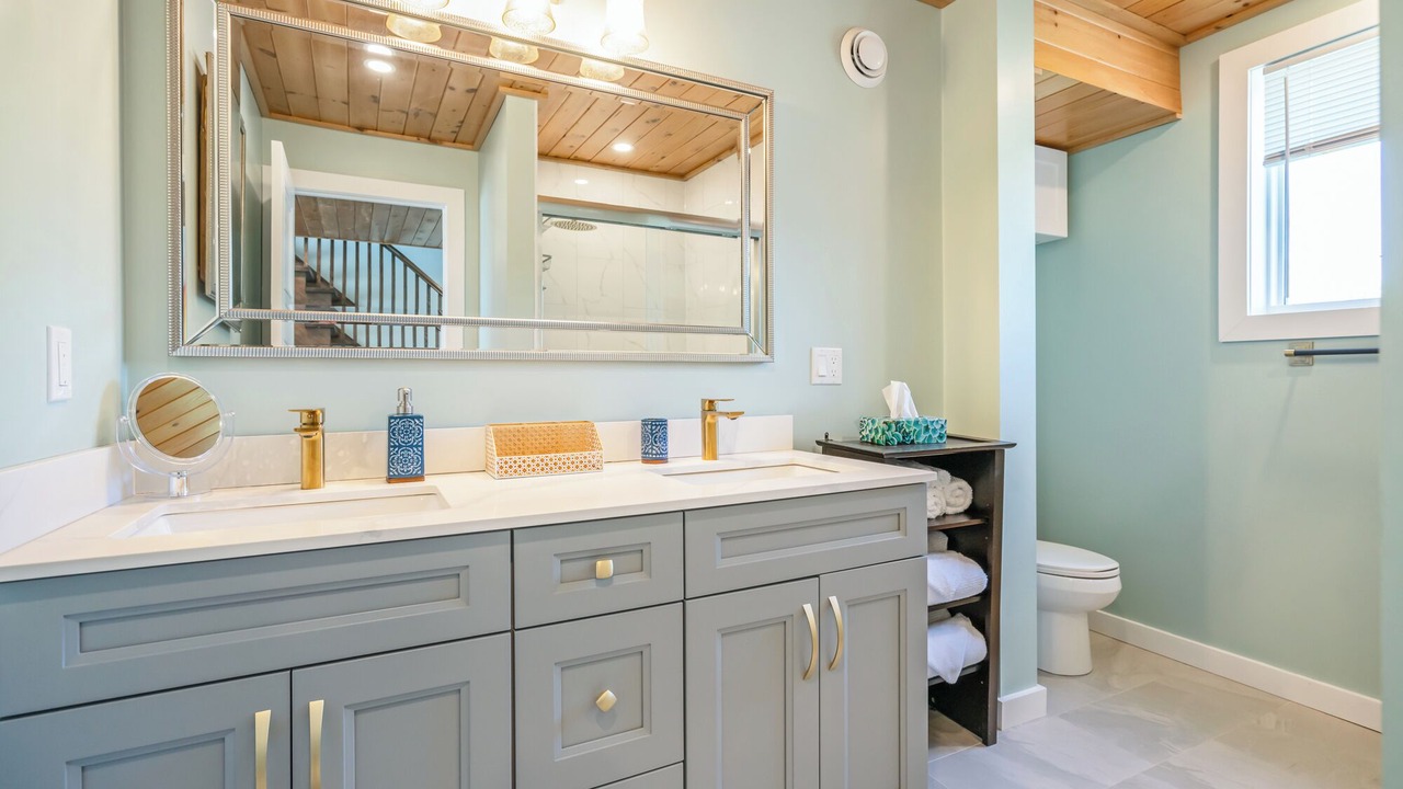 Photo of Bathroom in Point Abino