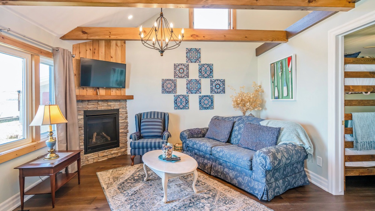 Photo of Livingroom in Point Abino