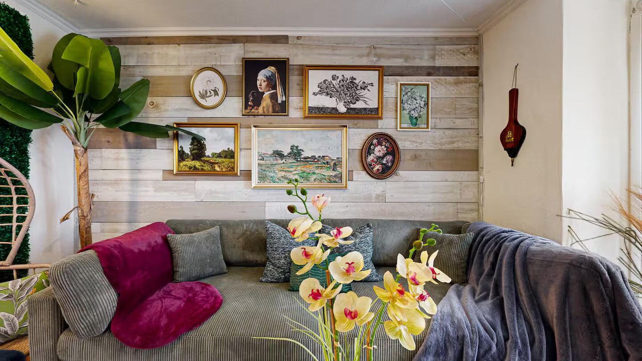 Photo of Livingroom in Bowmanville