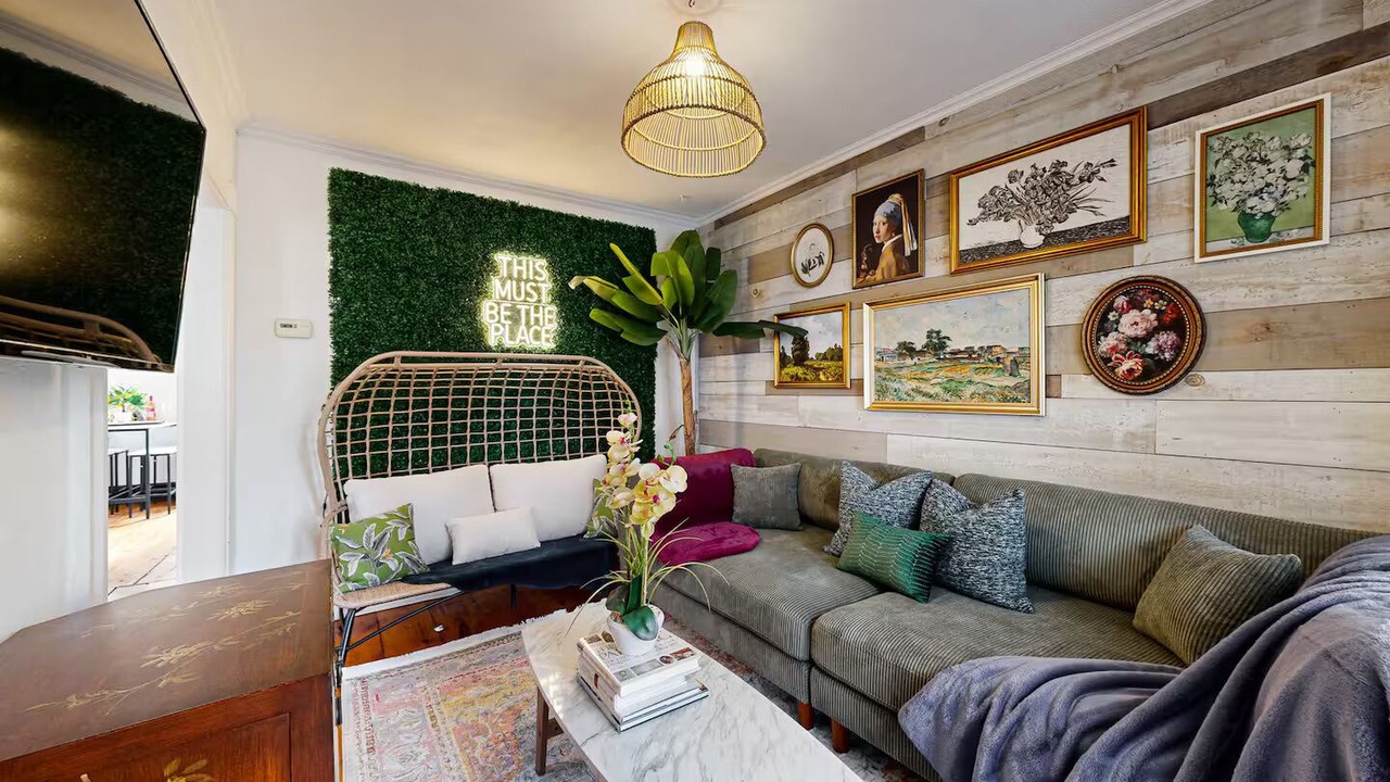 Photo of Livingroom in Bowmanville