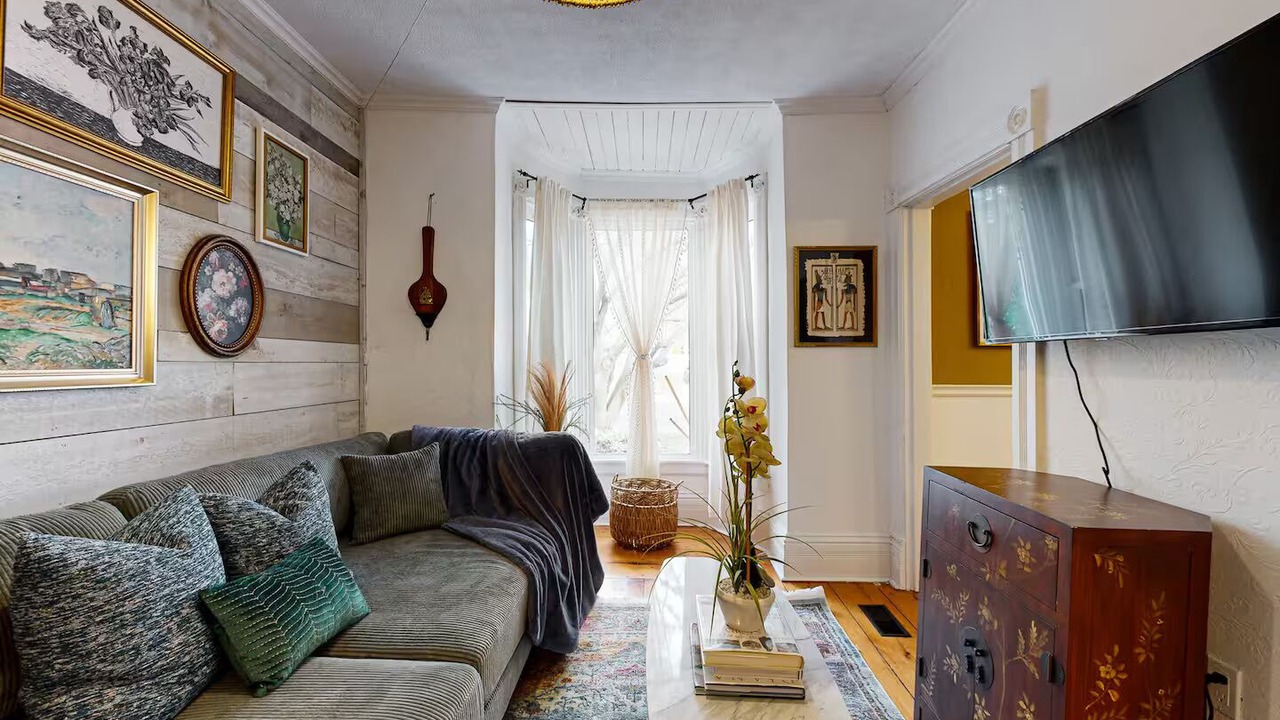 Photo of Livingroom in Bowmanville