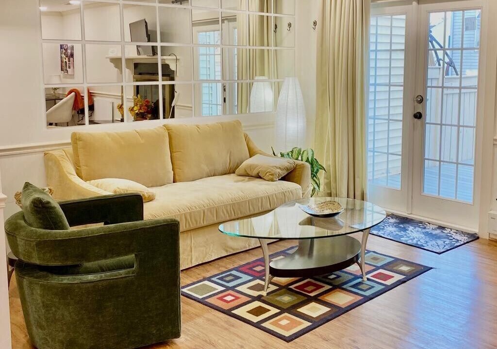 Photo of Livingroom in Reston