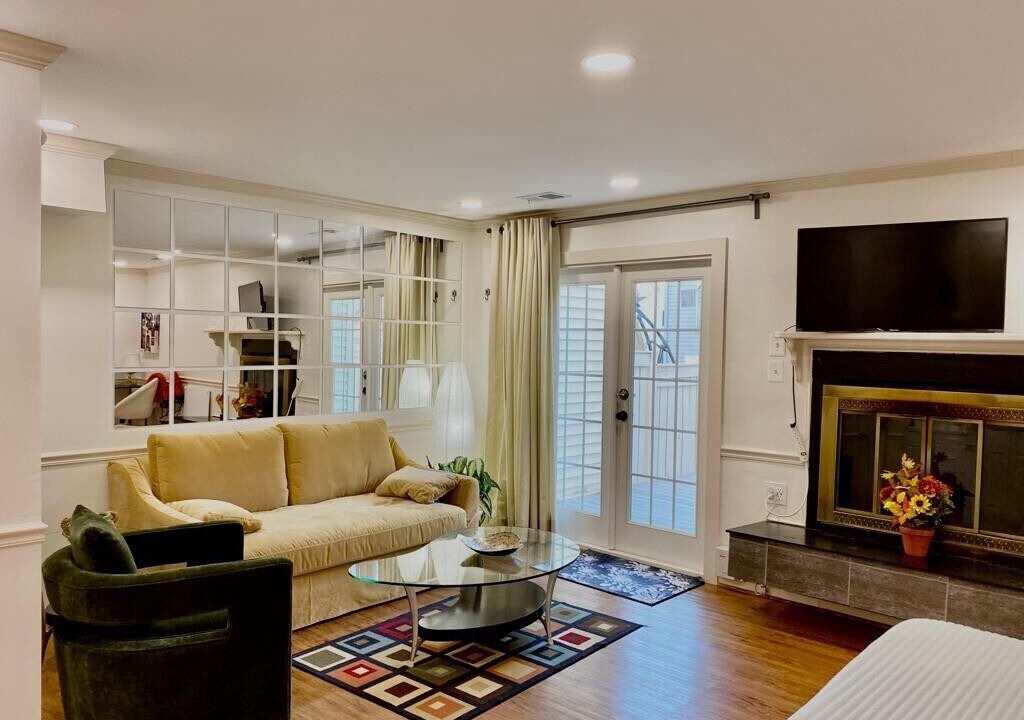 Photo of Livingroom in Reston