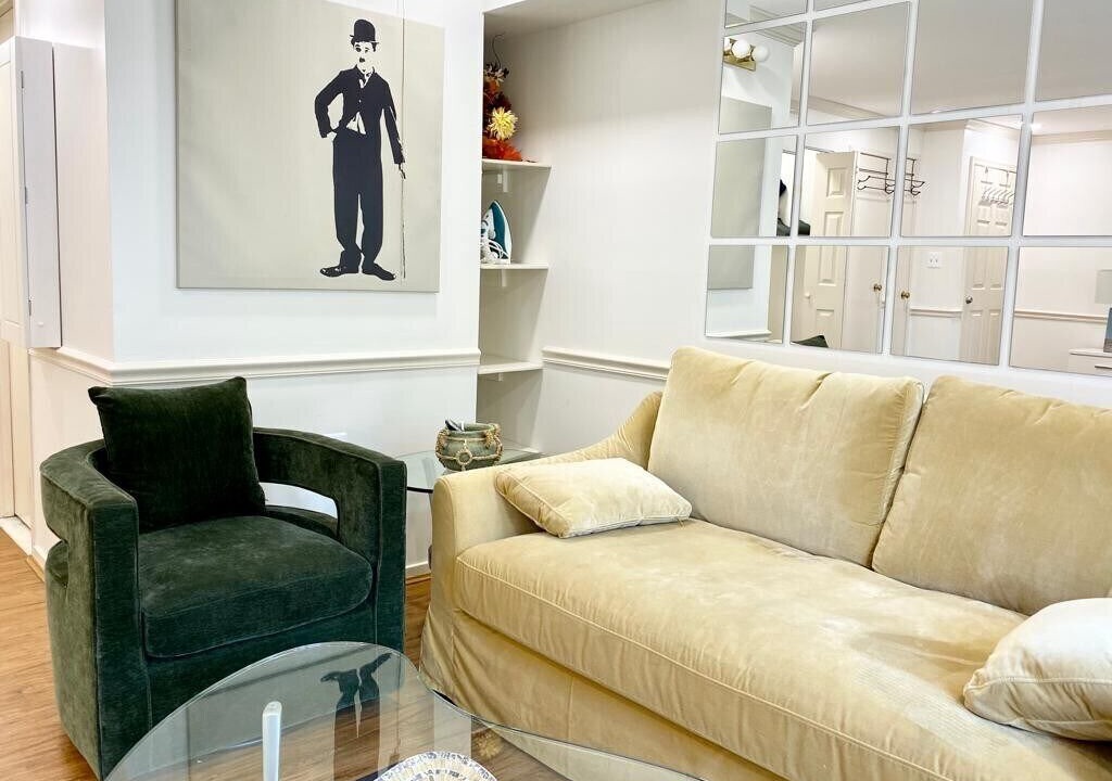 Photo of Livingroom in Reston