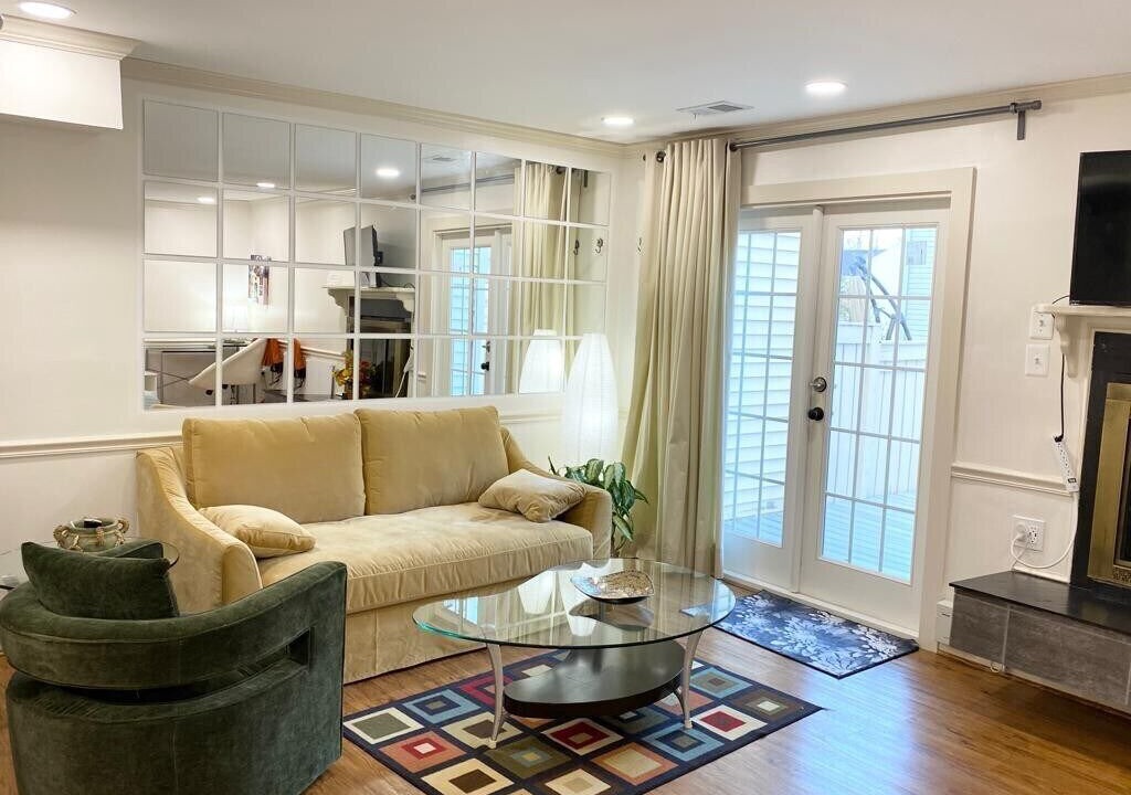 Photo of Livingroom in Reston