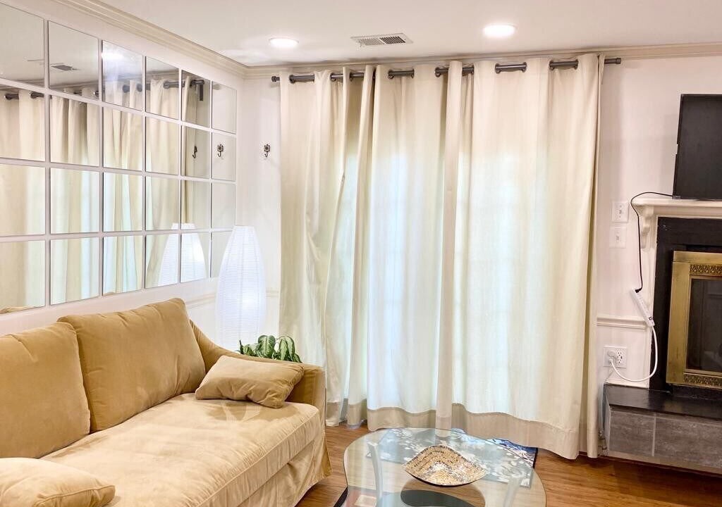 Photo of Livingroom in Reston