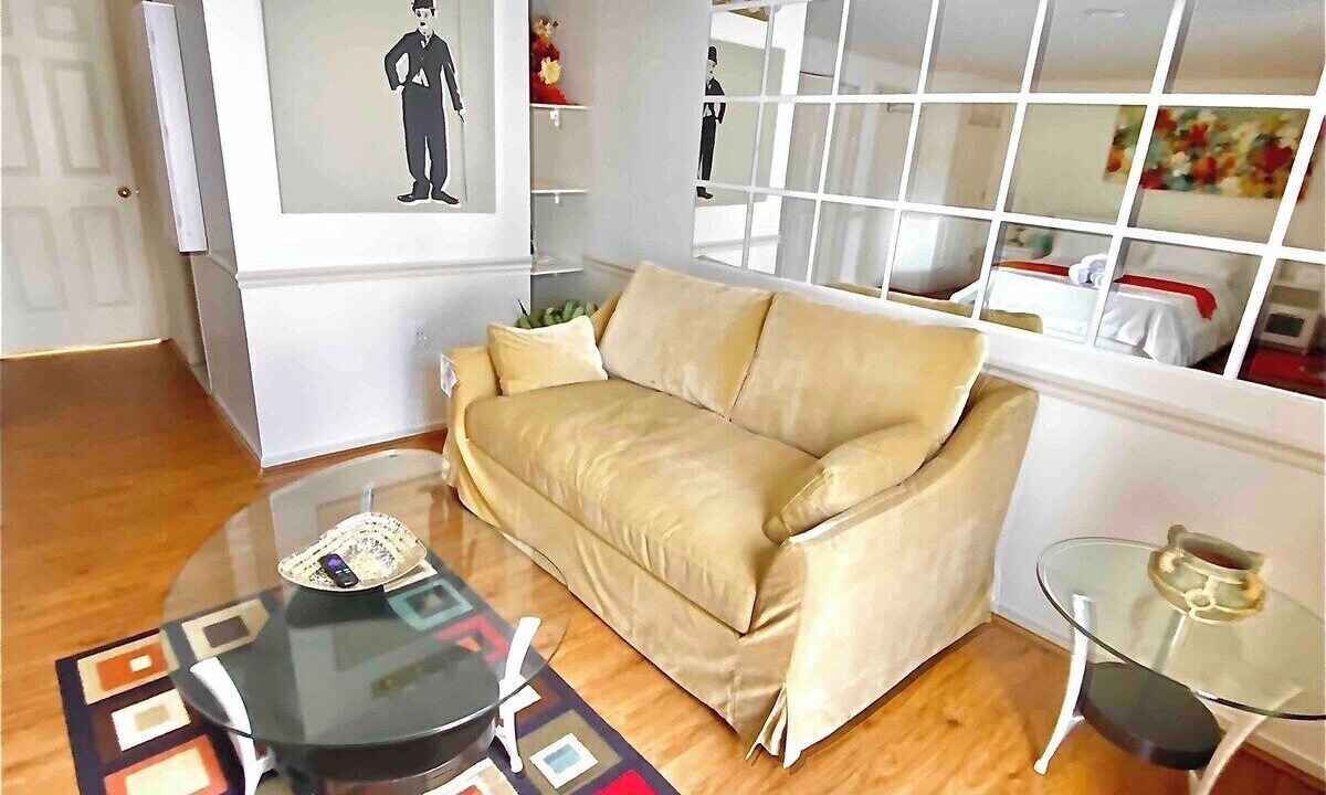 Photo of Livingroom in Reston