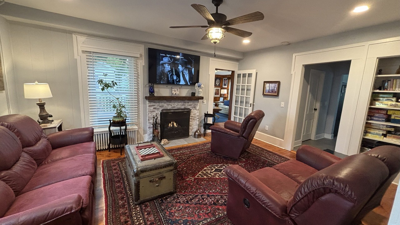 Photo of Livingroom in Auburn