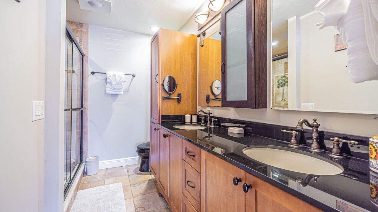 Photo of Bathroom in Saddlebrook